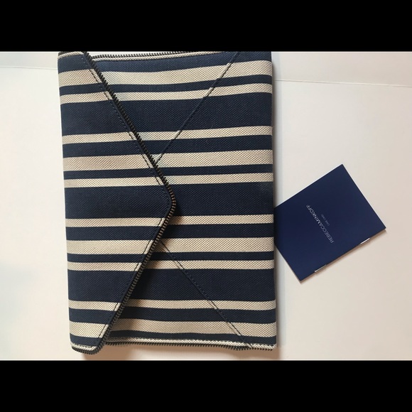 Rebecca Minkoff Handbags - Rebecca Mirnoff Zipper Clutch Rebecca Minkoff Handbags - Rebecca Mirnoff Zipper Clutch